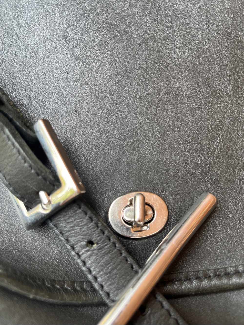 Roots Classic Black Leather Crossbody Bag - Picture 9 of 10